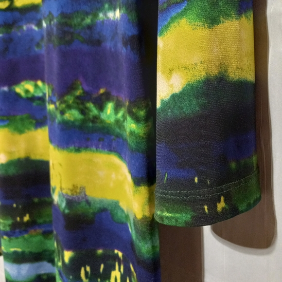 Susan Graver EUC Green Blue Yellow Striped V-neck Top, Size Small - Picture 4 of 5